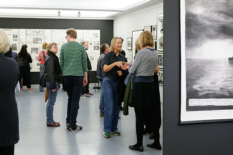 Vernissage der Ausstellung "Parasite Island" von Herbert Nauderer. Foto von Andree Thielemann.