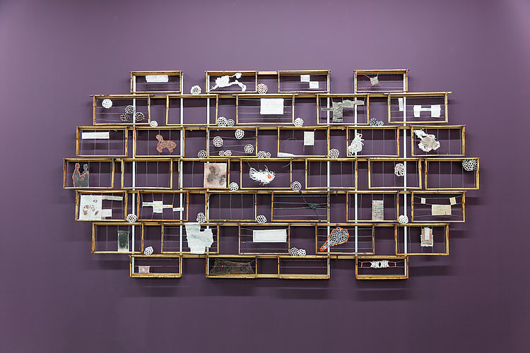 Ansicht der Ausstellung "Women Support Women - 100 Jahre GEDOK". Werk: "Tragwerk" von Gerlind Hentze. Foto von Andree Thielemann.