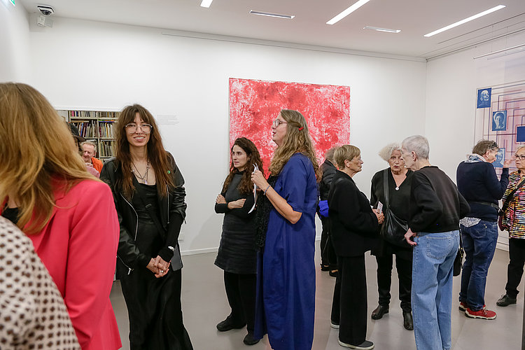 Vernissage der Ausstellung "Women Support Women - 100 Jahre GEDOK". Foto von Andree Thielemann.