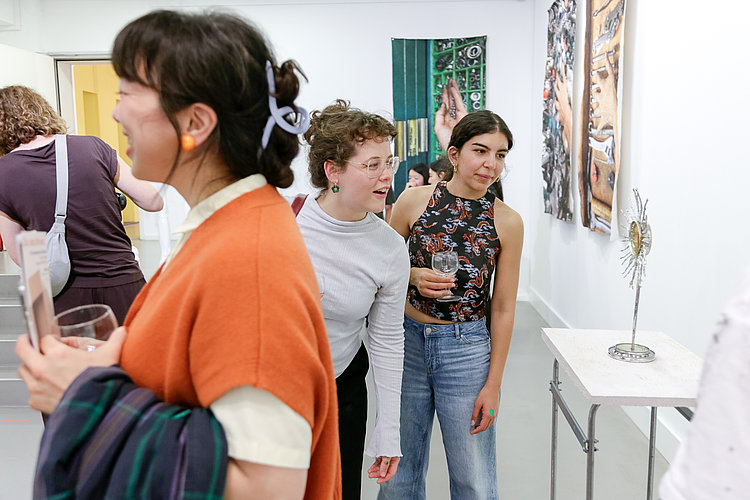 Vernissage der Ausstellung "Das, was drin war...". Foto von Andree Thielemann.