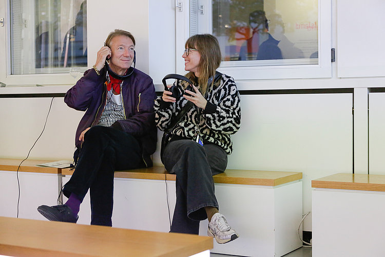 Vernissage der Ausstellung "Parasite Island" von Herbert Nauderer. Foto von Andree Thielemann.